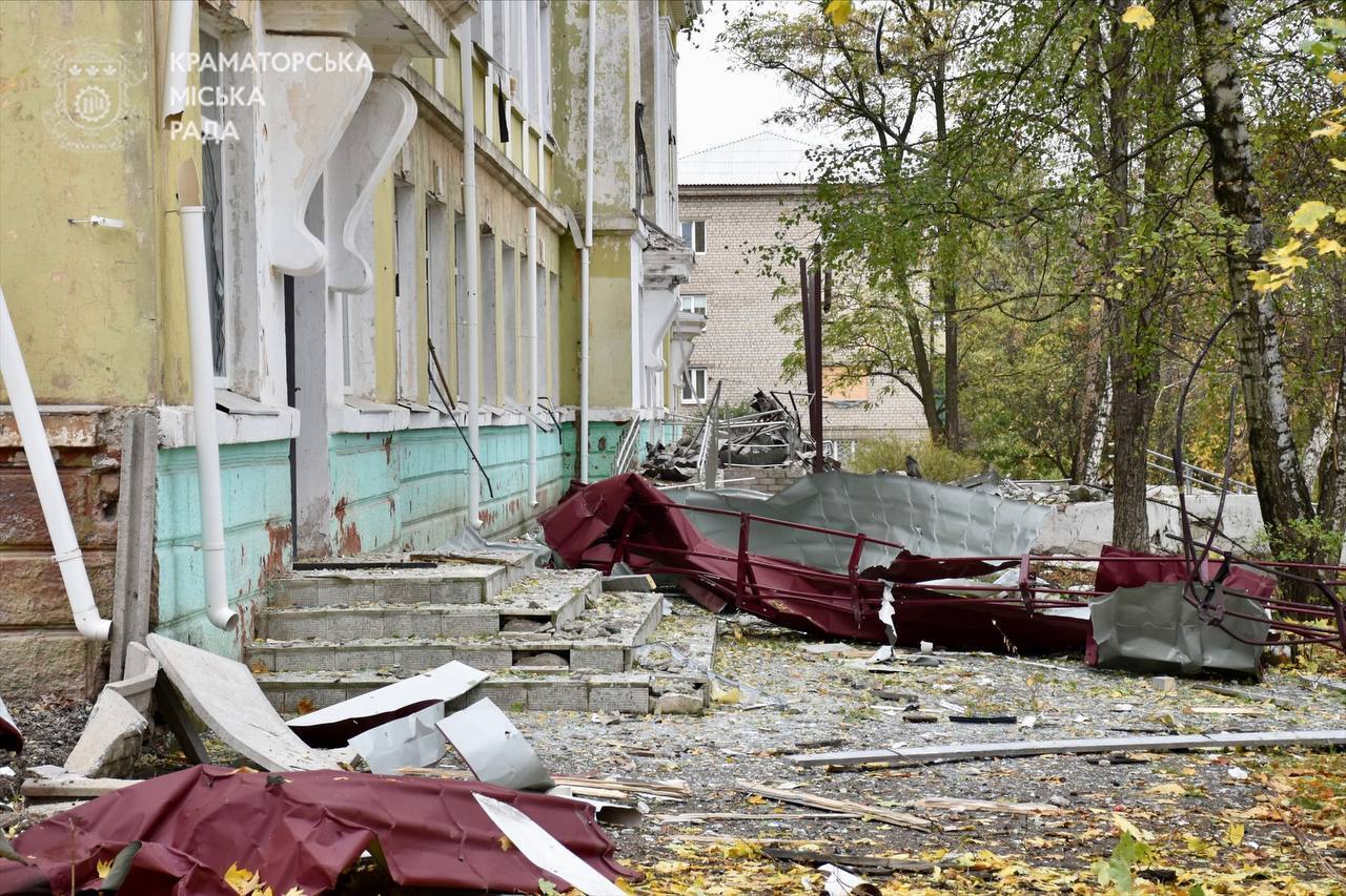Окупанти вдарили по школі в Краматорську, яка була названа на честь закатованого Степана Чубенка. Фото