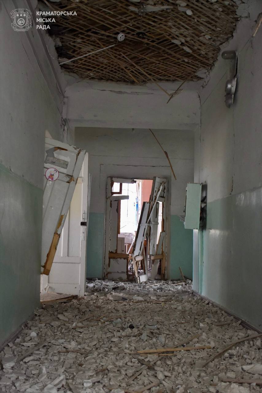 Окупанти вдарили по школі в Краматорську, яка була названа на честь закатованого Степана Чубенка. Фото