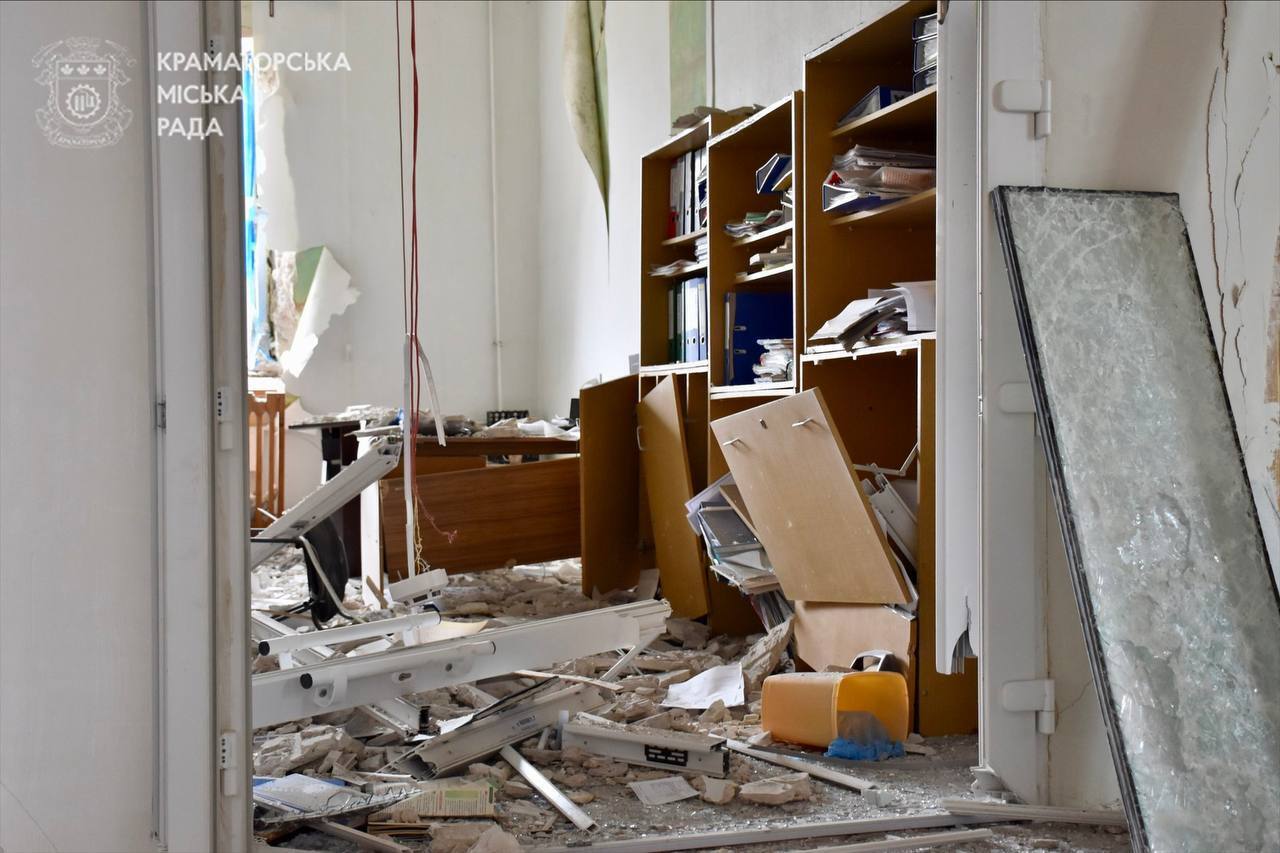 Окупанти вдарили по школі в Краматорську, яка була названа на честь закатованого Степана Чубенка. Фото