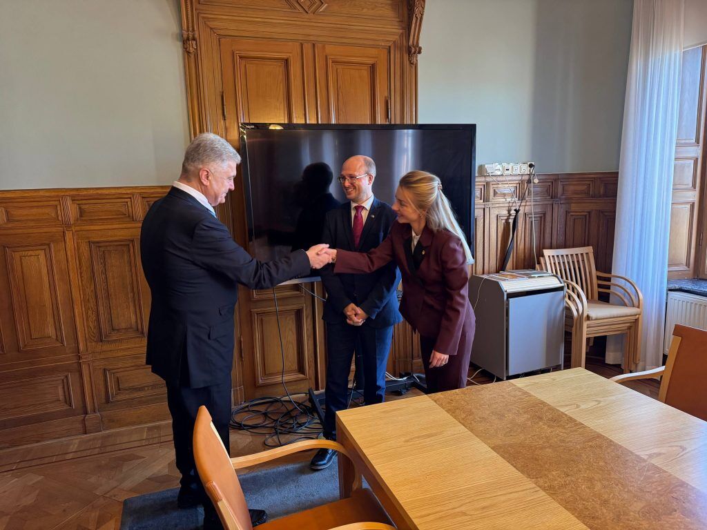 Посилення української ППО і підтримка України: Порошенко у Стокгольмі зустрівся із шведськими урядовцями