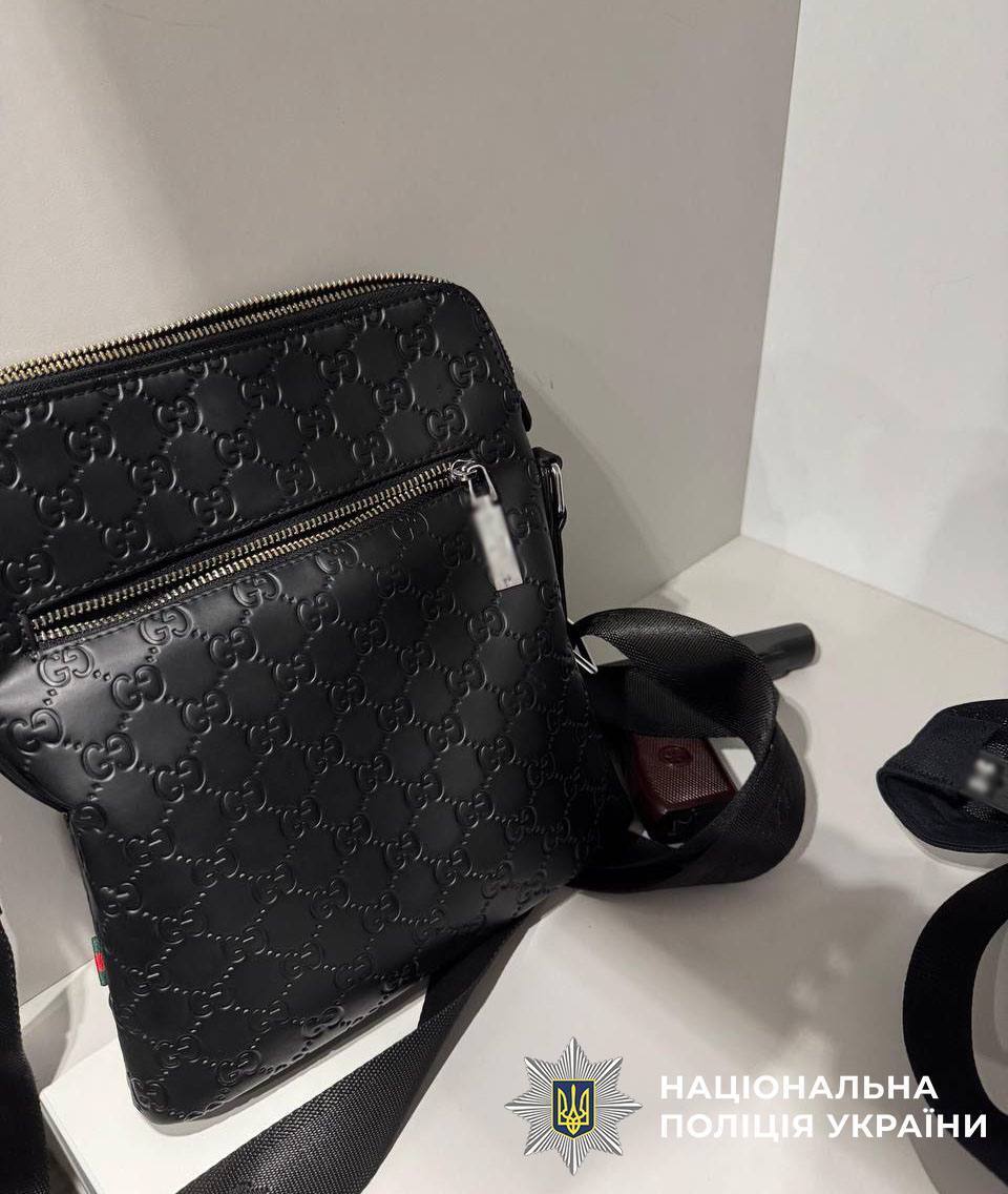 У Києві сталася стрілянина у барі: поранено дівчину, стрілка затримала поліція. Фото і відео