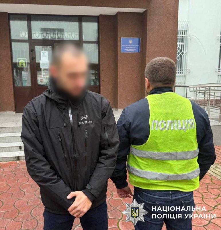 Полиция задержала любителя Кремля, который унижал музыканта на кресле колесном за отказ петь российские песни: что о нем известно