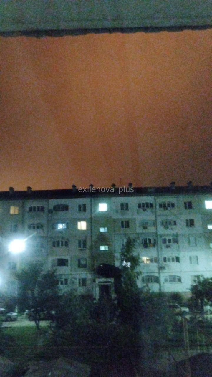 У Феодосії знову пролунали вибухи в районі нафтобази: спалахнула потужна пожежа. Фото і відео