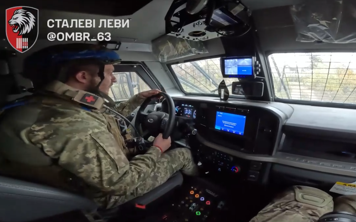 "Настоящий зверь!" Украинские бойцы показали, как работает бронированная машина "Козак-5". Видео