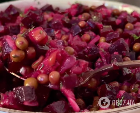 Вкуснее, чем классический: полезный винегрет с сельдью и горошком