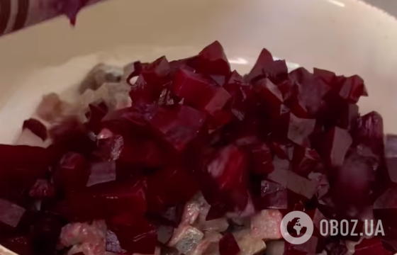 Вкуснее, чем классический: полезный винегрет с сельдью и горошком