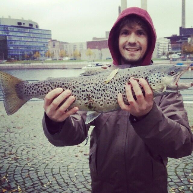 "Що таке ракамакафо?" Батьки повернули популярність тренду своєї молодості, а в мережі показали, який вигляд нині має хлопчик із кліпу