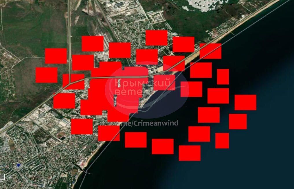 У Феодосії знову пролунали вибухи в районі нафтобази: спалахнула потужна пожежа. Фото і відео
