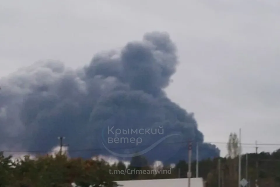 В окупованому Криму повідомили про удар по Сімферопольській ТЕС: спалахнула пожежа. Фото і відео