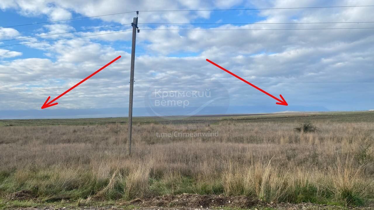 У Феодосії знову пролунали вибухи в районі нафтобази: спалахнула потужна пожежа. Фото і відео