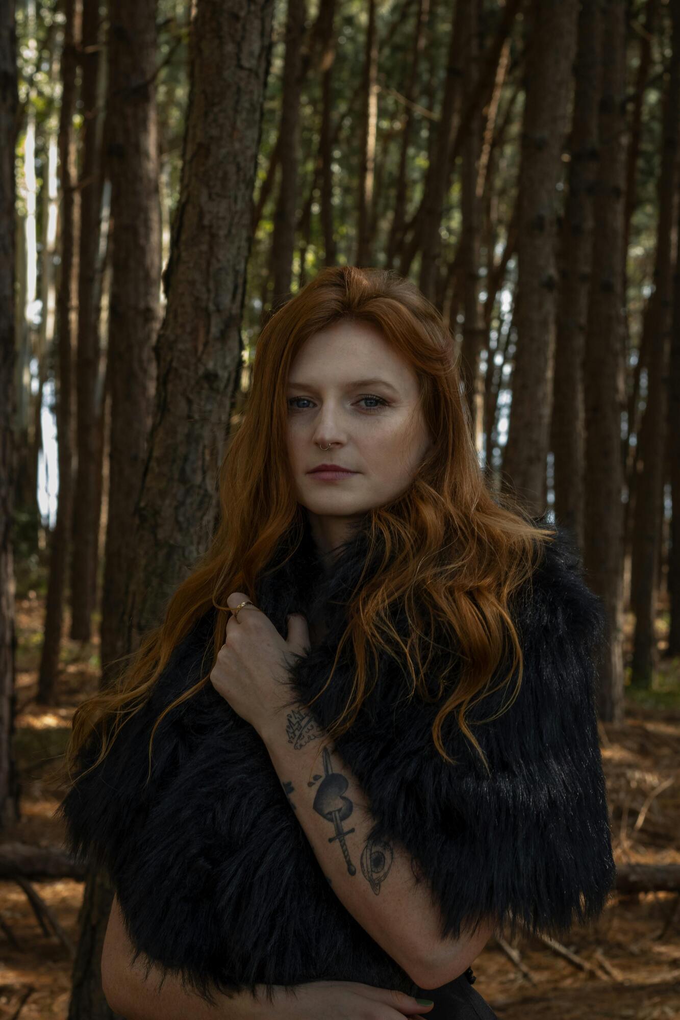 Выбираете между блондом и каштановым? Назван универсальный цвет волос, который покорит всех