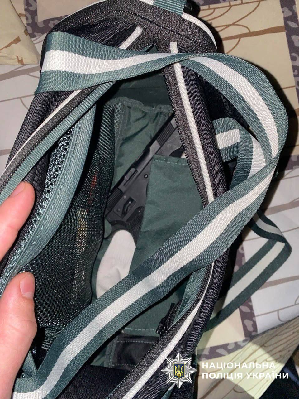 В Киеве парень избил и ограбил девушку, потому что она была непохожа на фото с сайта знакомств. Подробности дела