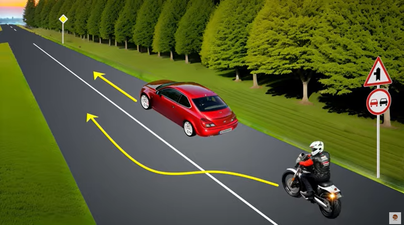 Чи дозволений мотоциклісту обгін? Тест на знання ПДР
