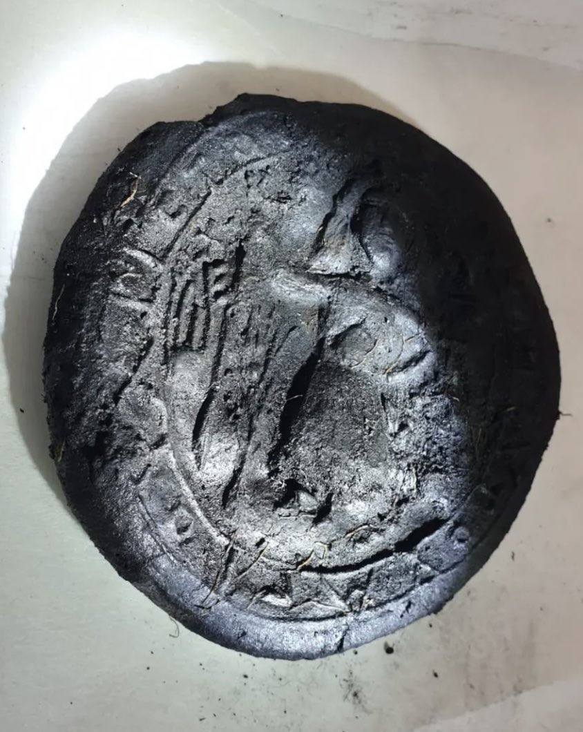 С изображением Иисуса: ученые нашли хлеб, которому 1300 лет. Фото