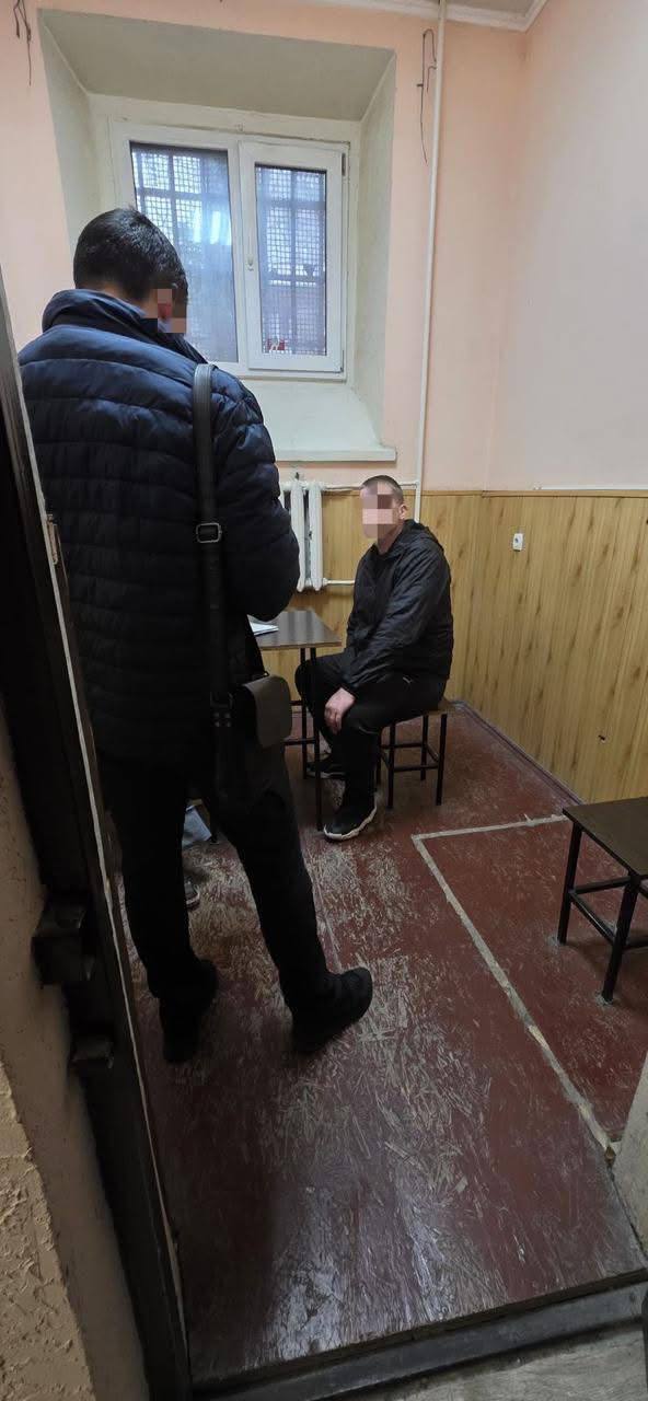 "Не вмешивался" за вознаграждение в $10 тыс.: ГБР разоблачило работника полиции, который способствовал незаконному выращиванию конопли. Фото