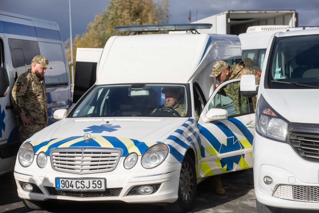 Скорые уже на фронте: военные получили новую помощь от Фонда Порошенко и американской Ukraine Focus