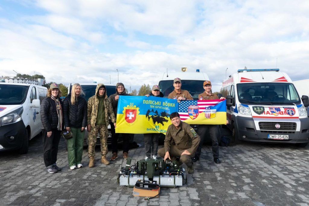 Скорые уже на фронте: военные получили новую помощь от Фонда Порошенко и американской Ukraine Focus