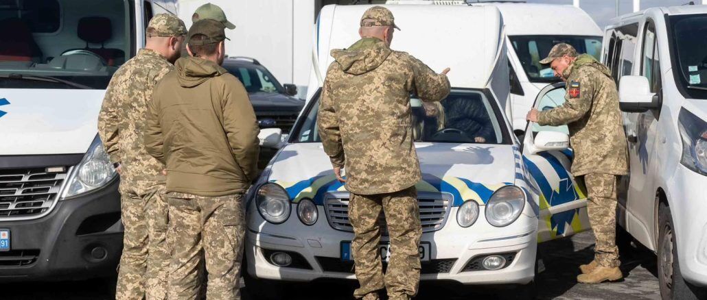 Скорые уже на фронте: военные получили новую помощь от Фонда Порошенко и американской Ukraine Focus