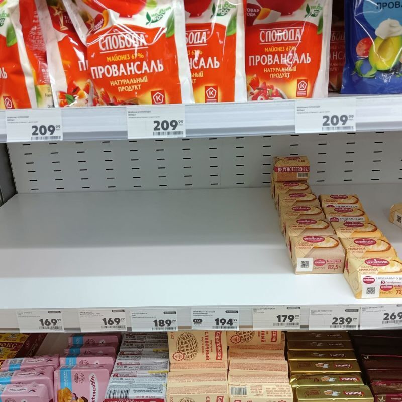 У Росії через війну закриваються супермаркети й магазини одягу: збіднілим росіянам не вистачає грошей на покупки найнеобхіднішого