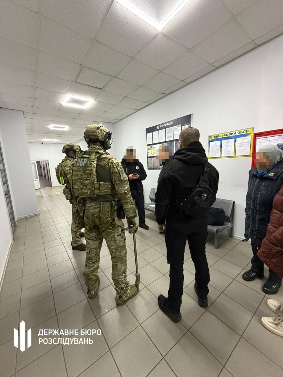 "Не вмешивался" за вознаграждение в $10 тыс.: ГБР разоблачило работника полиции, который способствовал незаконному выращиванию конопли. Фото