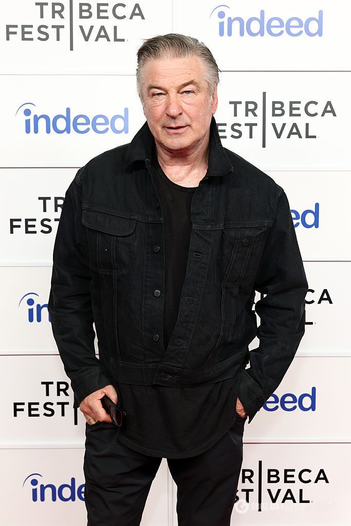 Алек Болдвін, який застрелив українку на зйомках фільму, потрапив у ДТП і розтрощив Range Rover дружини: подробиці