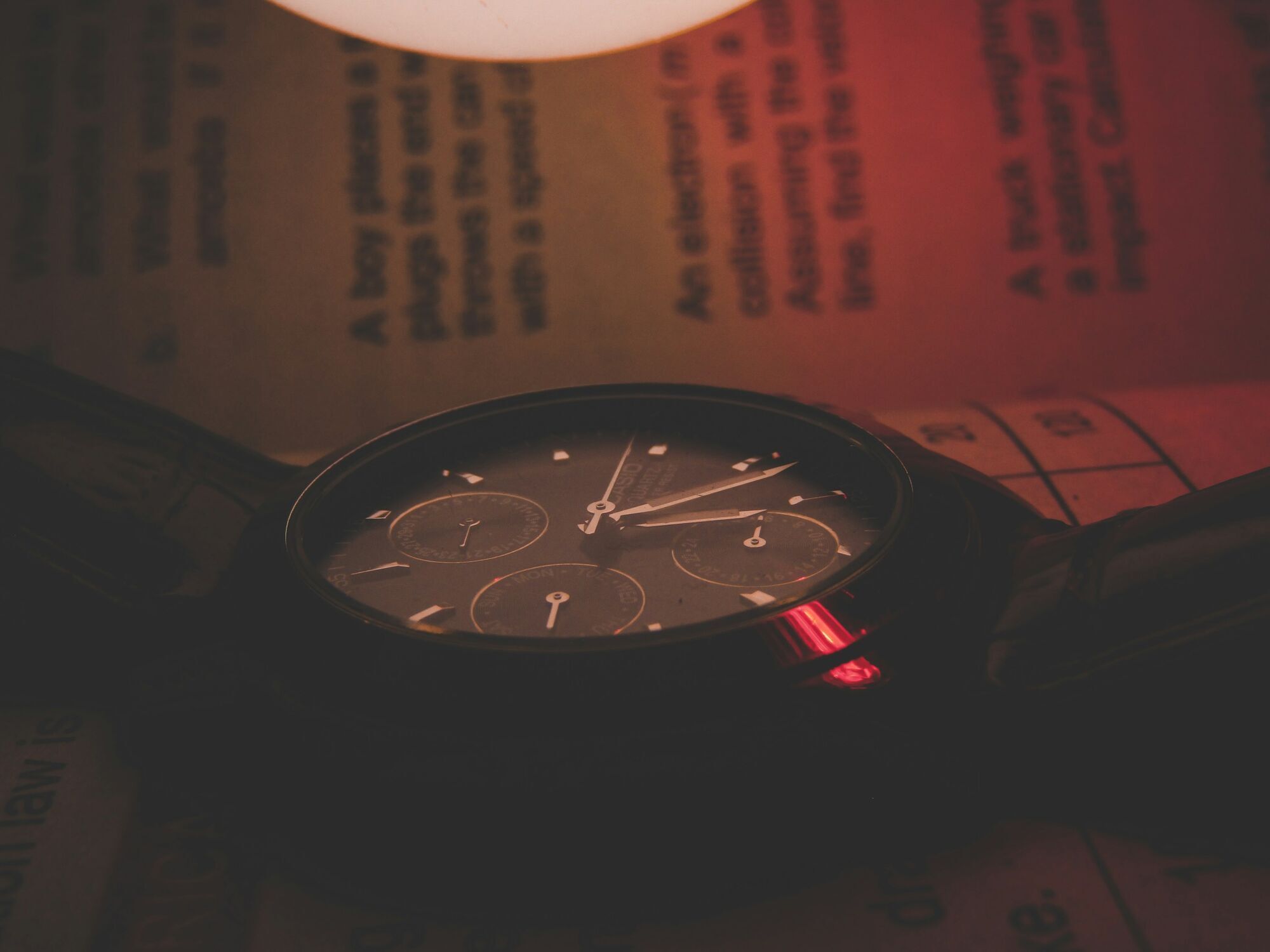 Украина перешла на зимнее время: когда и куда надо было крутить стрелки часов