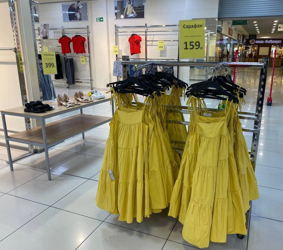 У Росії через війну закриваються супермаркети й магазини одягу: збіднілим росіянам не вистачає грошей на покупки найнеобхіднішого