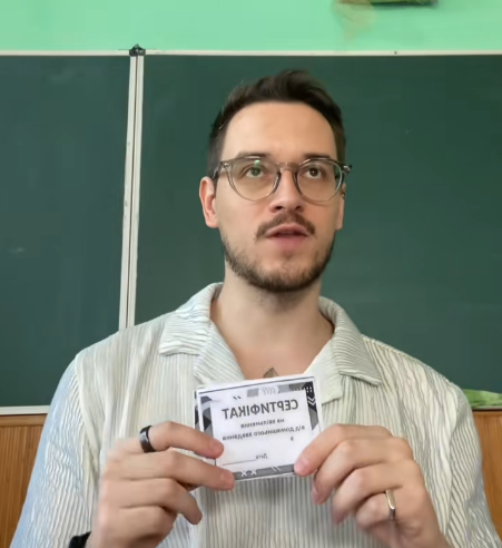 "Дітей мають навчати молоді вчителі, а не пенсіонери, які їх ненавидять": урок з української мови в школі Києва вразив мережу