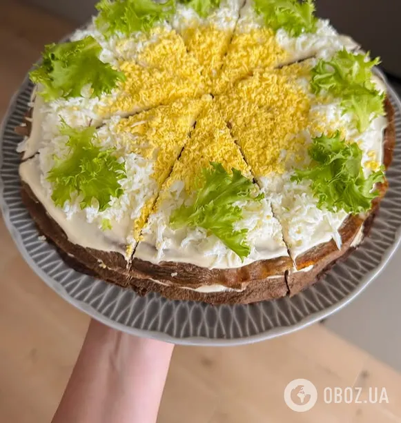Смачний печінковий торт на свята:  як приготувати популярну закуску