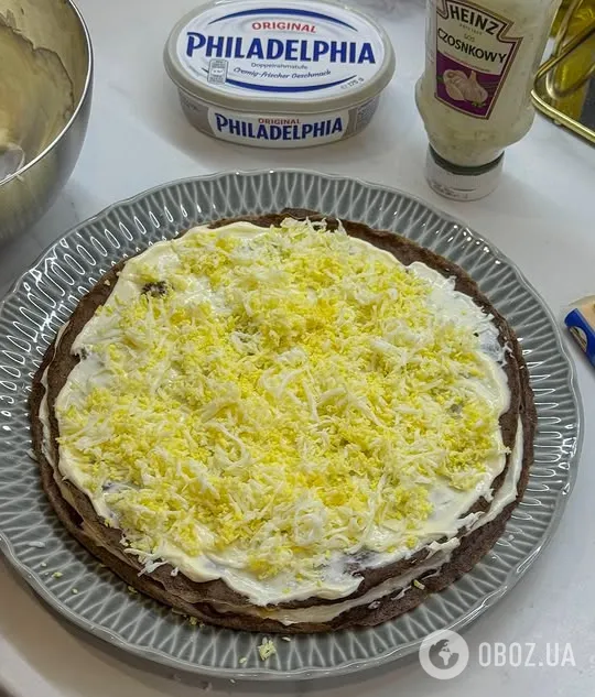 Смачний печінковий торт на свята:  як приготувати популярну закуску
