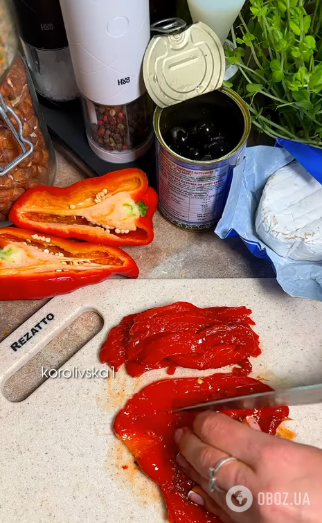 Вкусный салат из запеченных перцев: простой рецепт с сыром и петрушкой
