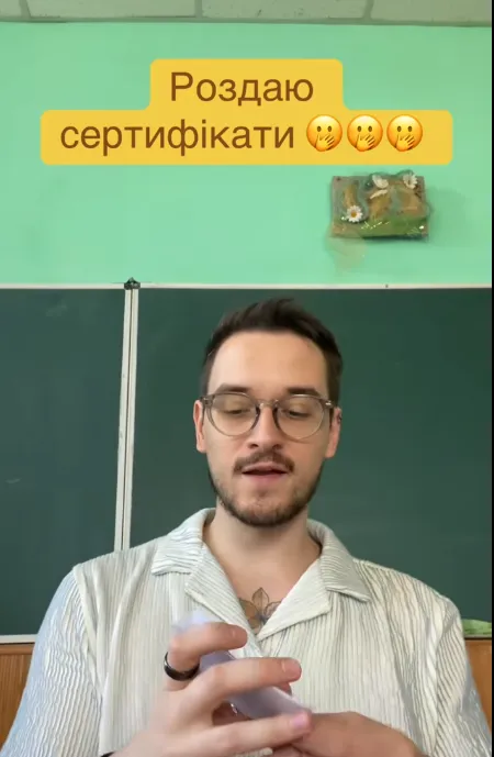 "Дітей мають навчати молоді вчителі, а не пенсіонери, які їх ненавидять": урок з української мови в школі Києва вразив мережу