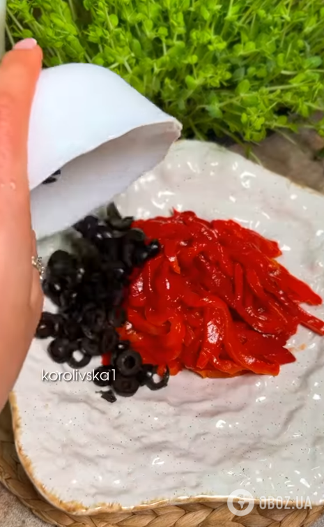 Вкусный салат из запеченных перцев: простой рецепт с сыром и петрушкой