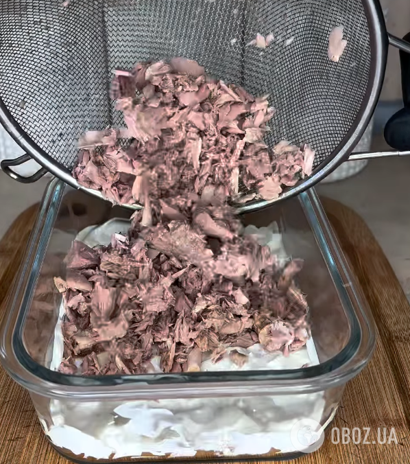 Салат ''Мимоза'' без невкусной рыбной консервы: блюдо для праздничного стола и ужина