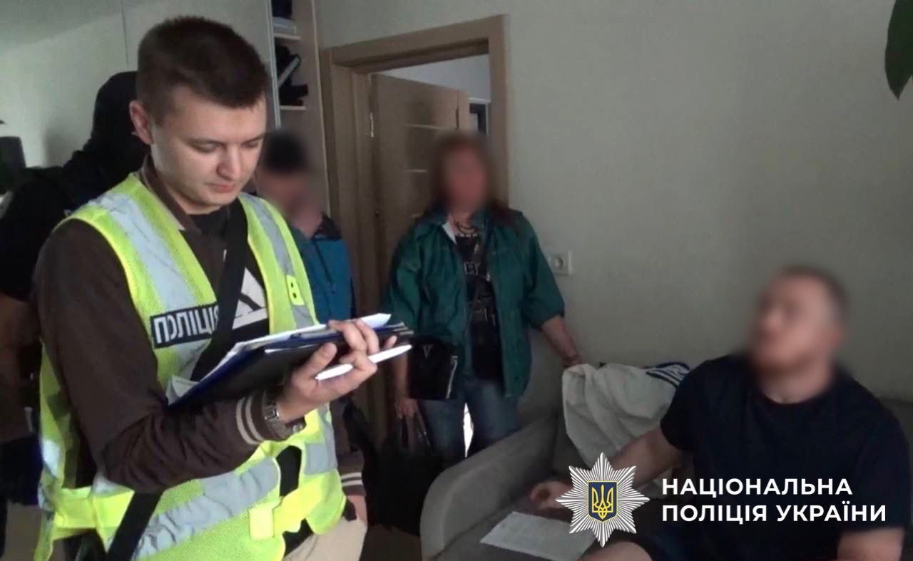 В Киеве разоблачили "мольфара", который в соцсетях снимал порчу за вознаграждение. Подробности и фото