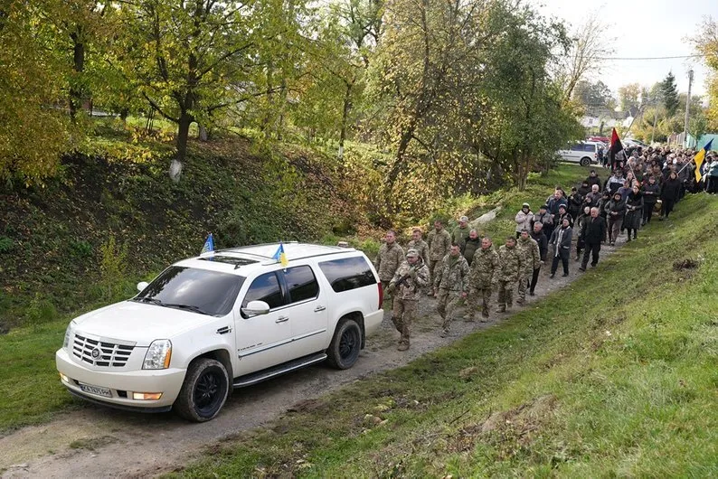 "Дуже добра і щира людина": на Прикарпатті попрощалися з старостою, який загинув в боях за Україну. Фото