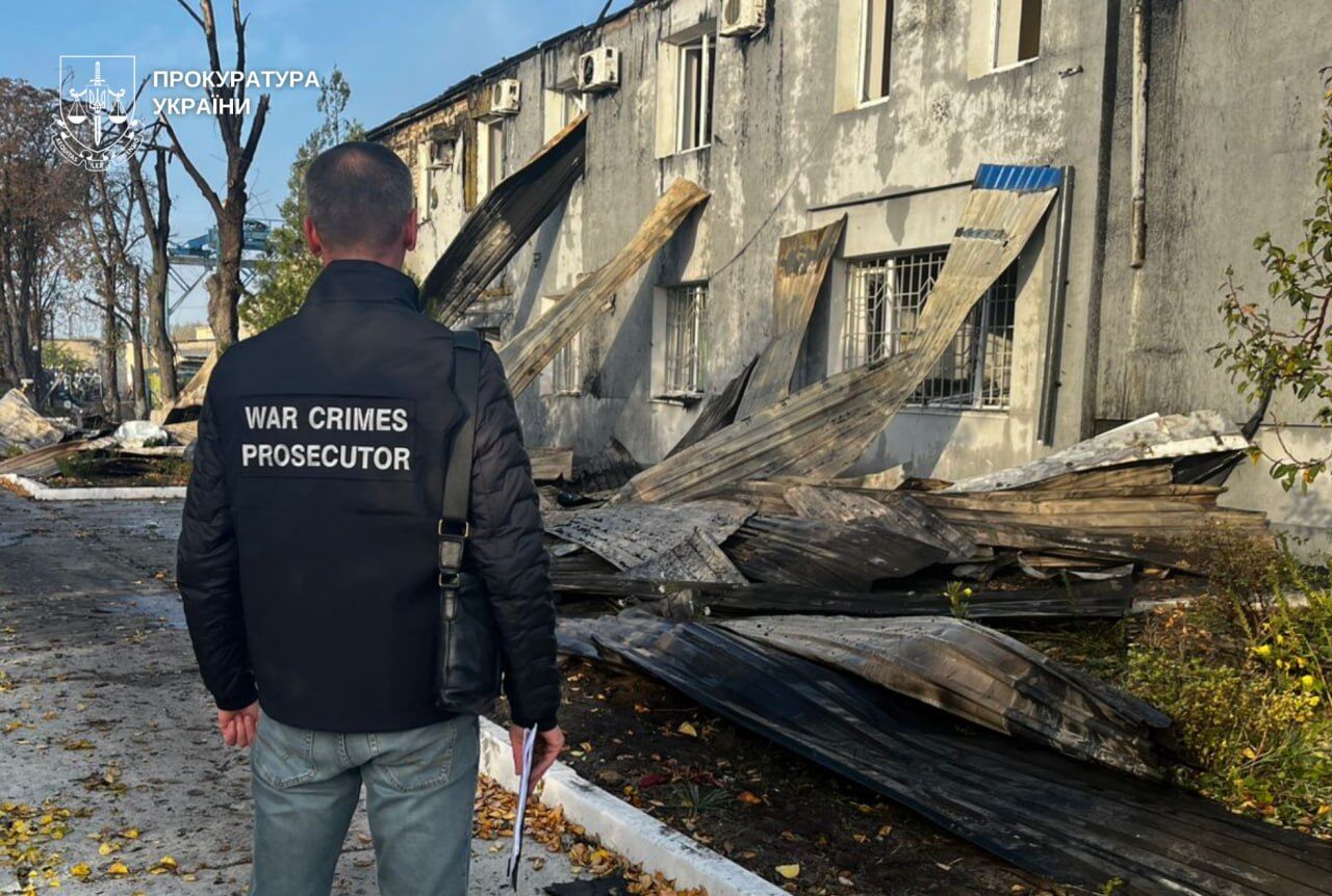 Оккупанты атаковали Днепропетровскую область: возникли пожары, есть разрушения, пострадал 19-летний парень. Фото