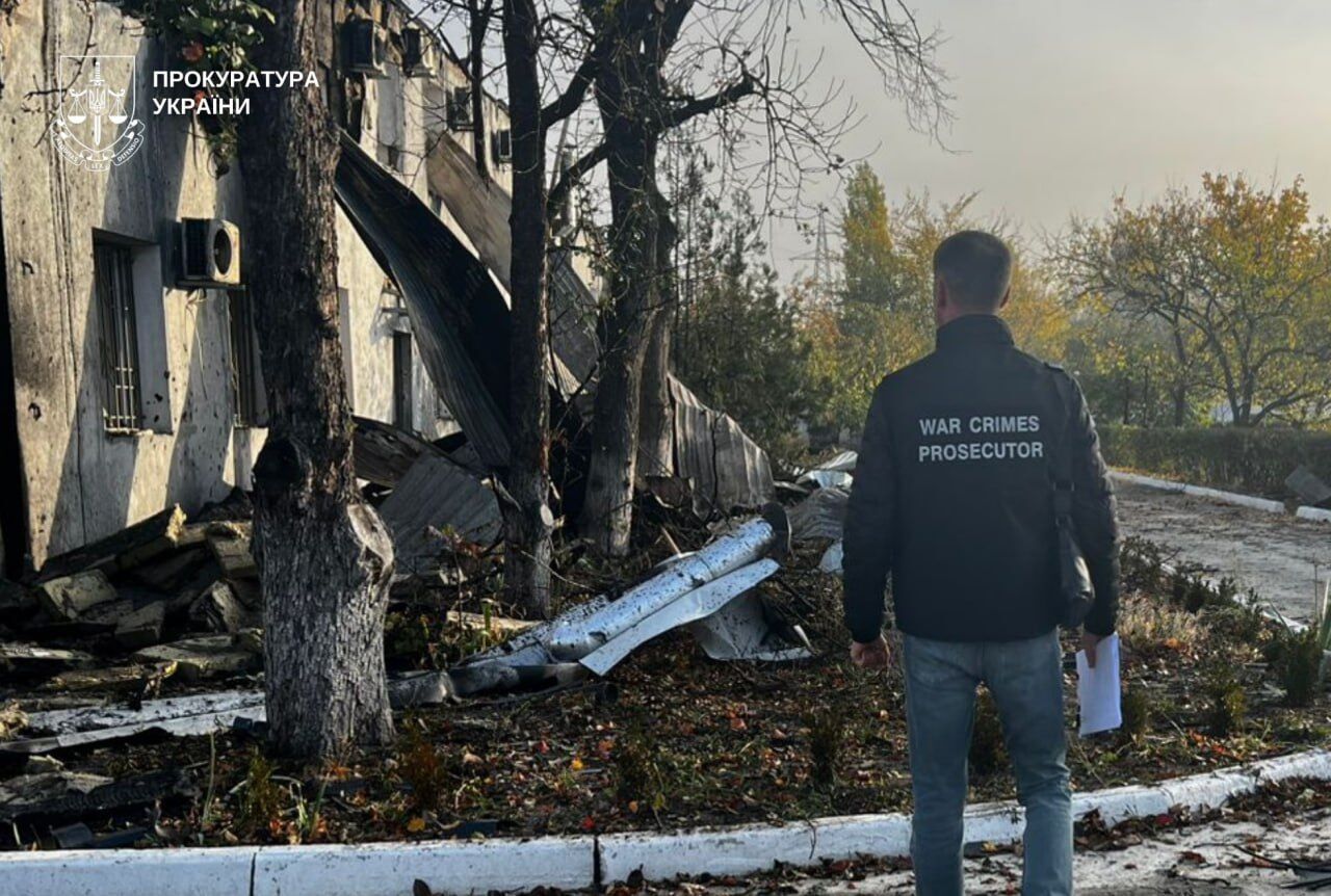 Оккупанты атаковали Днепропетровскую область: возникли пожары, есть разрушения, пострадал 19-летний парень. Фото