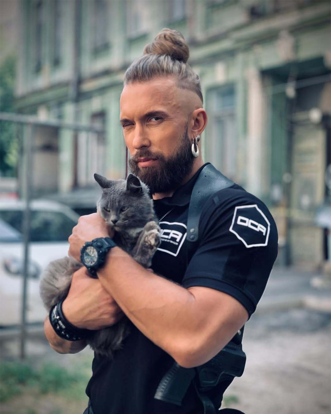 "За місяць заробиш 250 тисяч – гроші гарні, але..." Олексій Суровцев – про закулісся акторства, шок від "Танців з зірками" та сотні врятованих котів