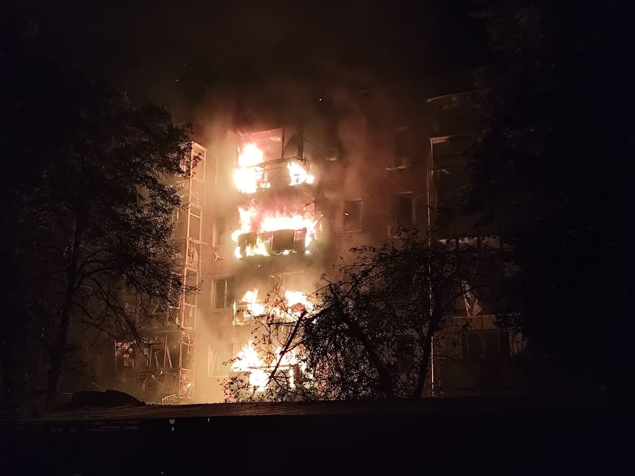 Россия атаковала Нежин и Чернигов: поврежден терминал "Новой почты" и предприятие, есть пострадавшие. Фото