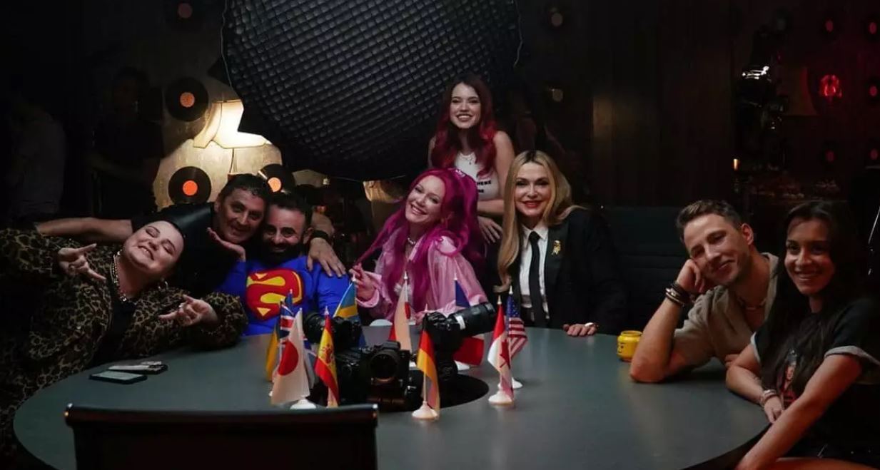 Одразу два "холостяки" у фільмі та драма про ексвійськового, який грабує ресторани McDonald's: що подивитися в кіно