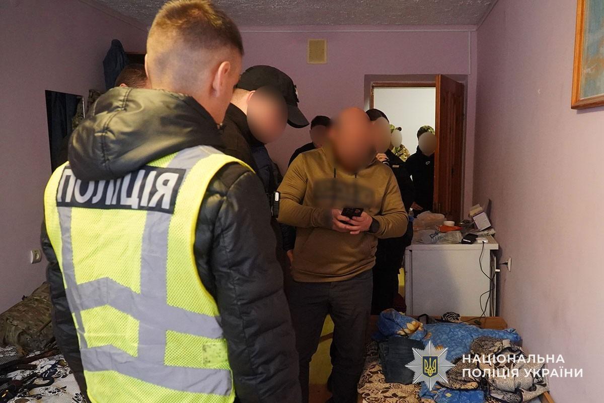 На Тернопольщине задержали группу военнослужащих, которые терроризировали ветеранов войны. Фото и видео