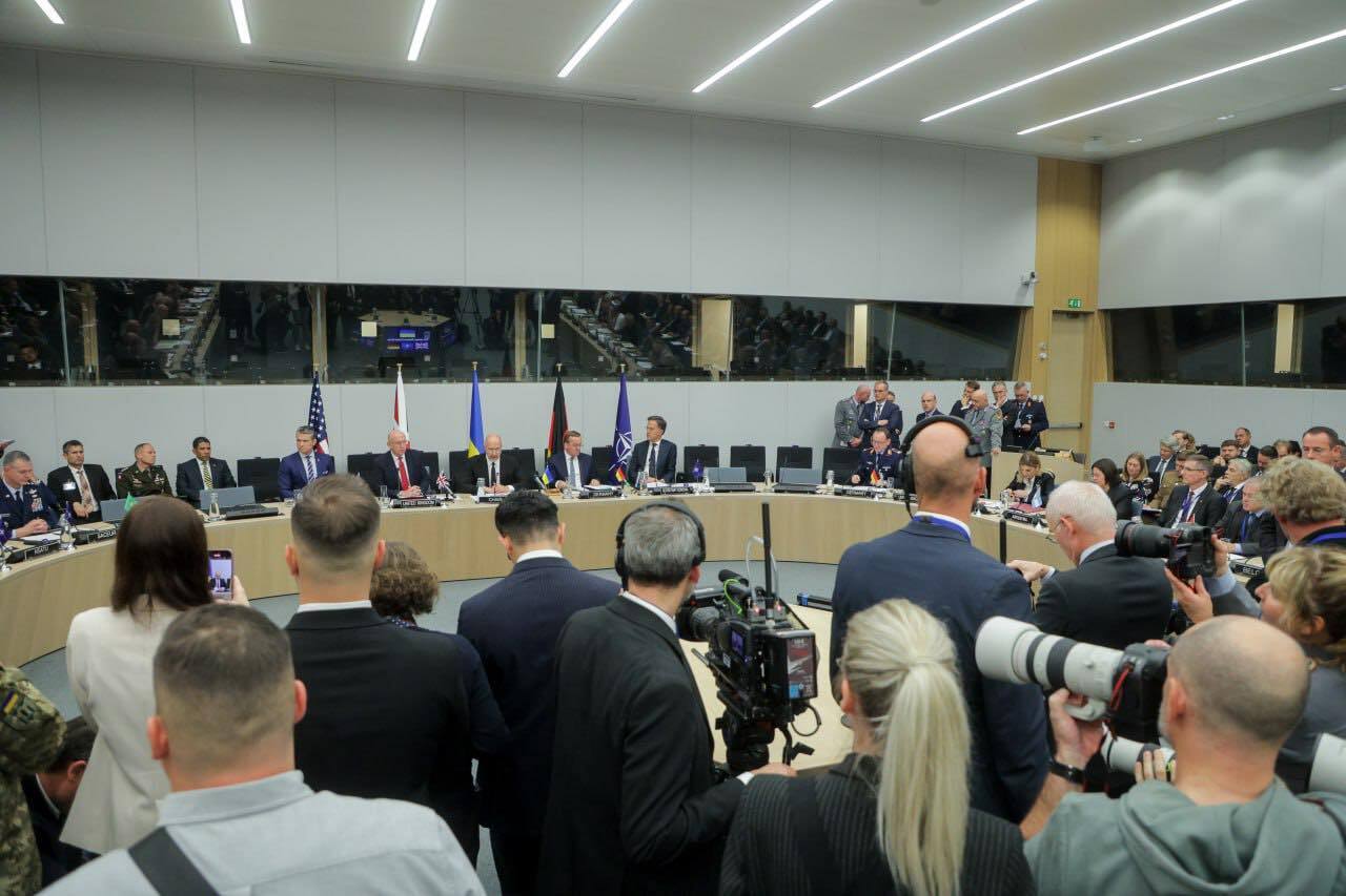 В Брюсселе прошло очередное заседание в формате "Рамштайн": новую помощь Украине анонсировали 19 союзников