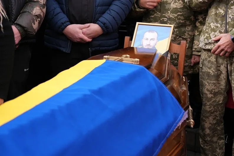 "Дуже добра і щира людина": на Прикарпатті попрощалися з старостою, який загинув в боях за Україну. Фото