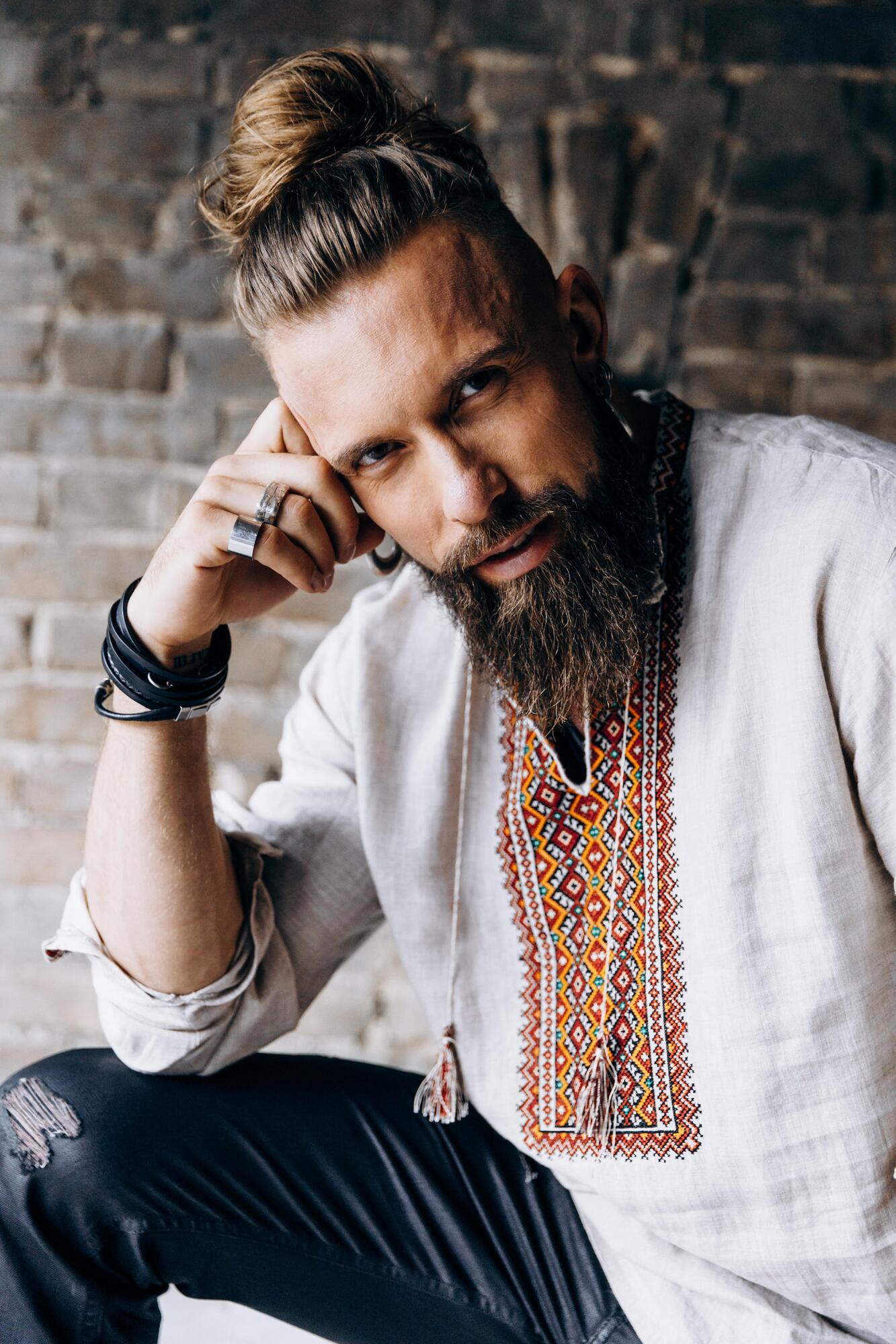 "За місяць заробиш 250 тисяч – гроші гарні, але..." Олексій Суровцев – про закулісся акторства, шок від "Танців з зірками" та сотні врятованих котів