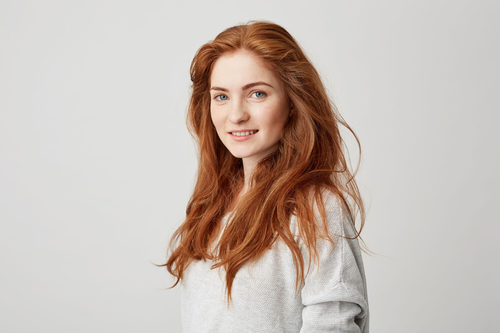 Что делать с бровями, если изменили цвет волос: советы для брюнеток и блондинок