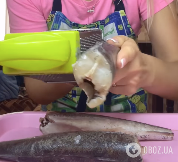 Як швидко почистити рибу без ножа: знадобиться всього один кухонний девайс