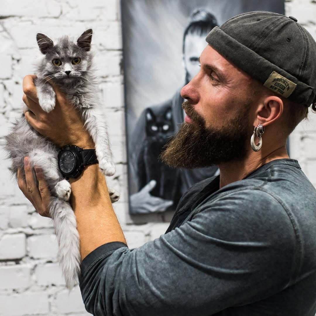 "За місяць заробиш 250 тисяч – гроші гарні, але..." Олексій Суровцев – про закулісся акторства, шок від "Танців з зірками" та сотні врятованих котів