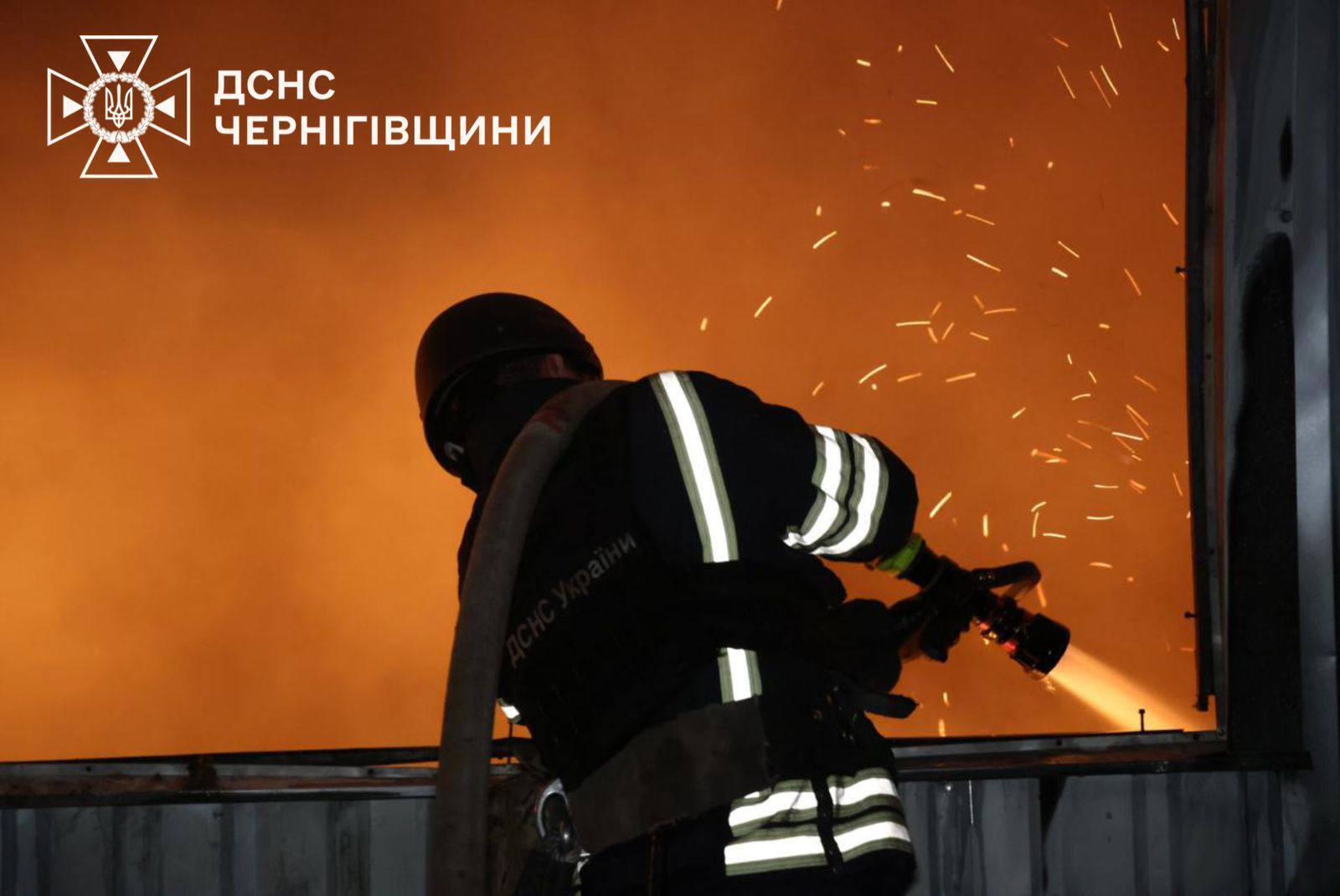 Россия атаковала Нежин и Чернигов: поврежден терминал "Новой почты" и предприятие, есть пострадавшие. Фото