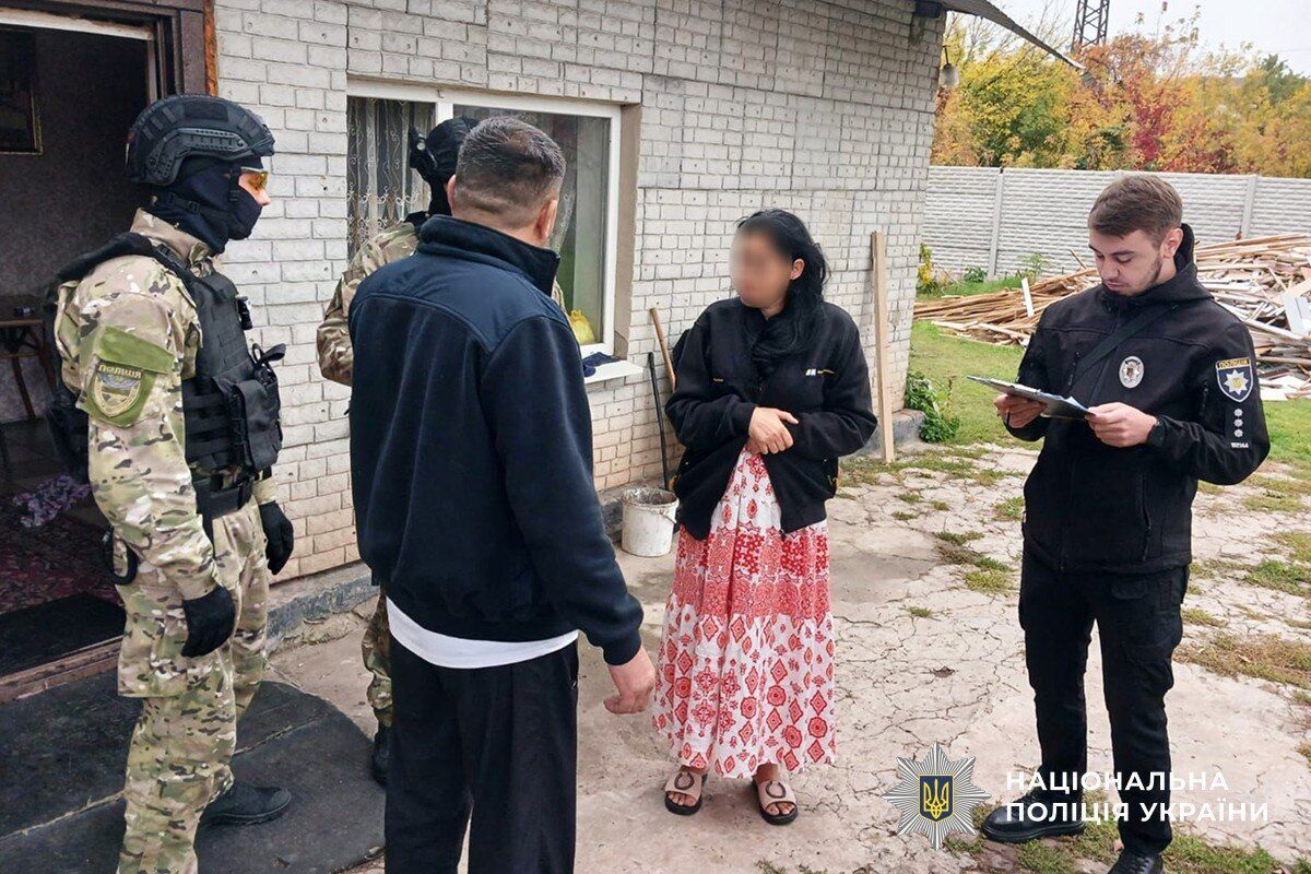 Виготовляли та збували психотропи: у кількох областях України викрили наркогрупи з мільйонними оборотами. Фото і відео